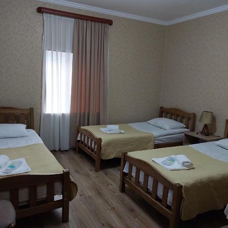 Sesilia Hotell Kazbegi Exteriör bild