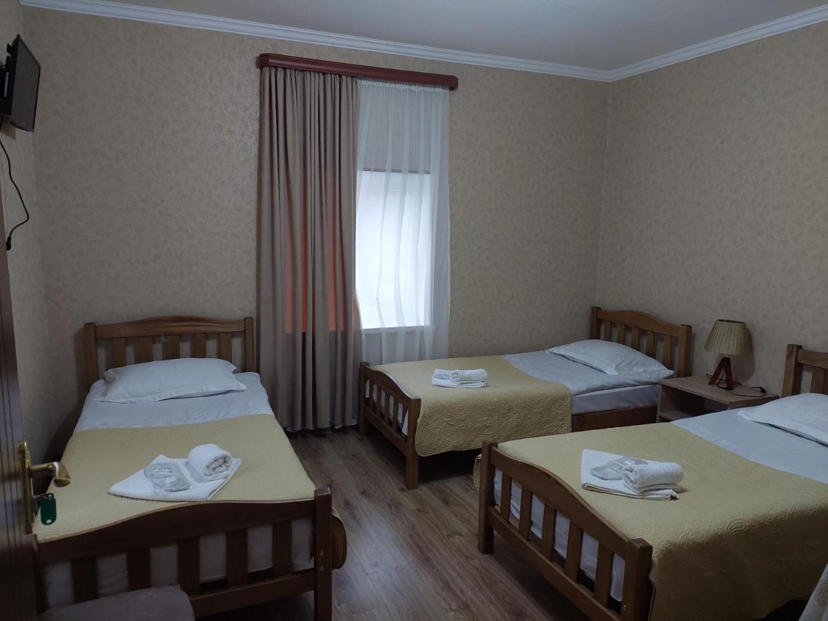 Sesilia Hotell Kazbegi Exteriör bild