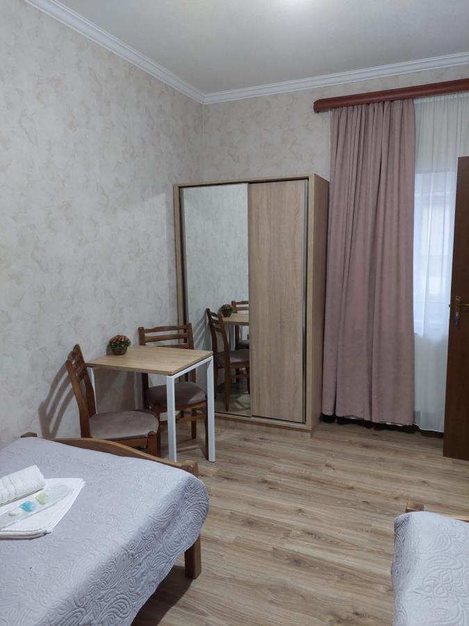 Sesilia Hotell Kazbegi Exteriör bild